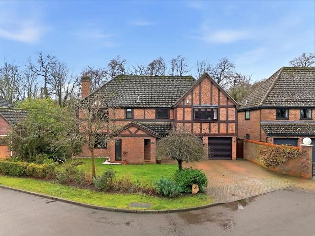 5 bedroom detached house for sale