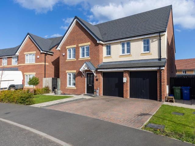 5 bedroom detached house for sale