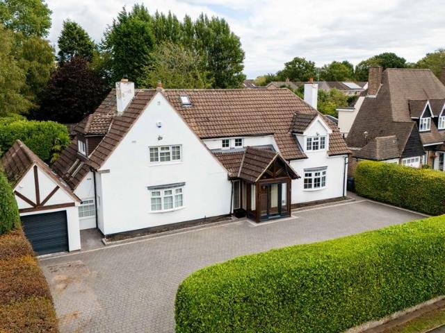 5 bedroom detached house for sale