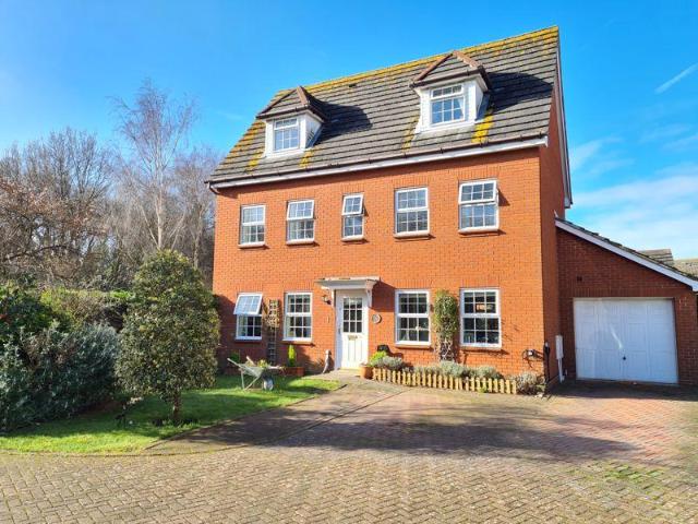 5 bedroom detached house for sale