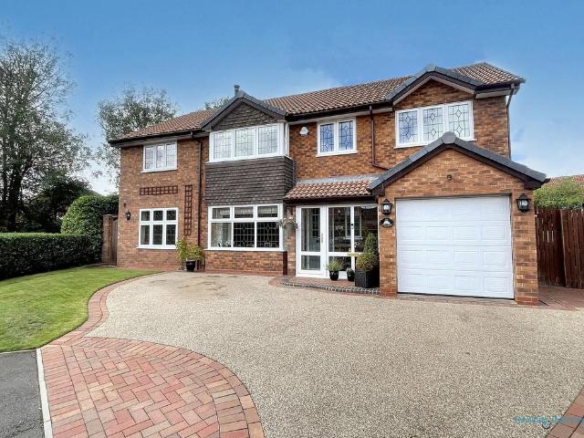5 bedroom detached house for sale