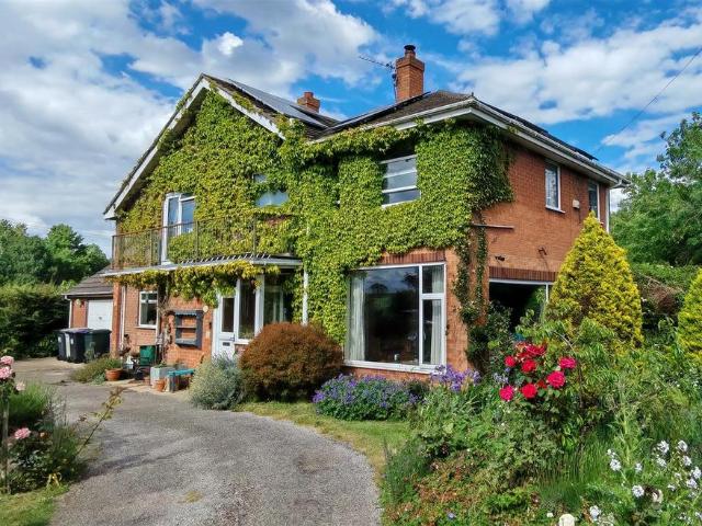 5 bedroom detached house for sale