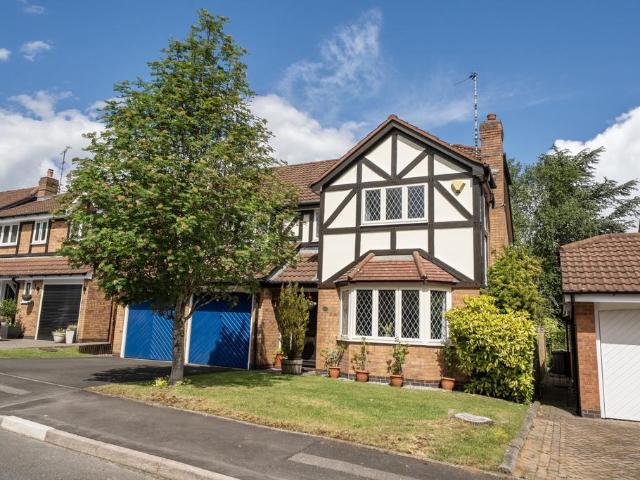 5 bedroom detached house for sale