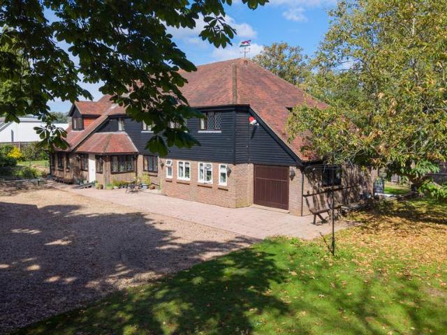5 bedroom detached house for sale