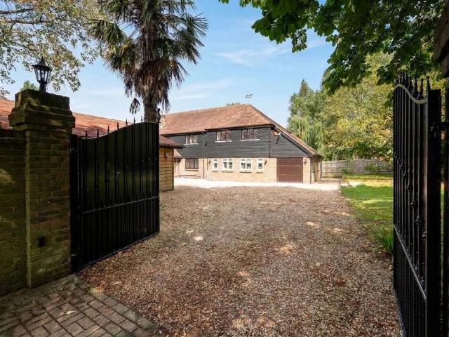 5 bedroom detached house for sale