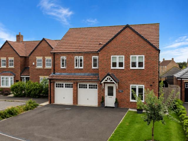5 bedroom detached house for sale