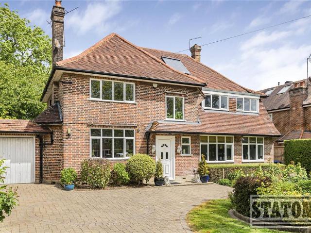5 bedroom detached house for sale