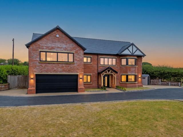 5 bedroom detached house for sale
