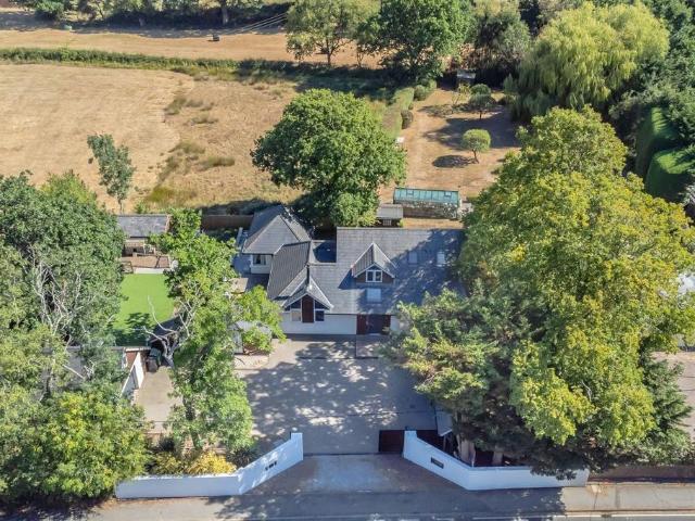 5 bedroom detached house for sale