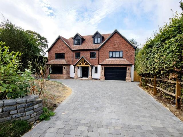 5 bedroom detached house for sale