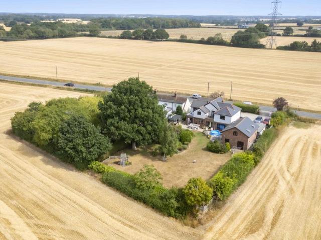 5 bedroom detached house for sale