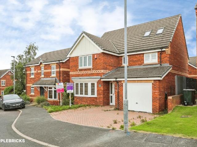 6 bedroom detached house for sale