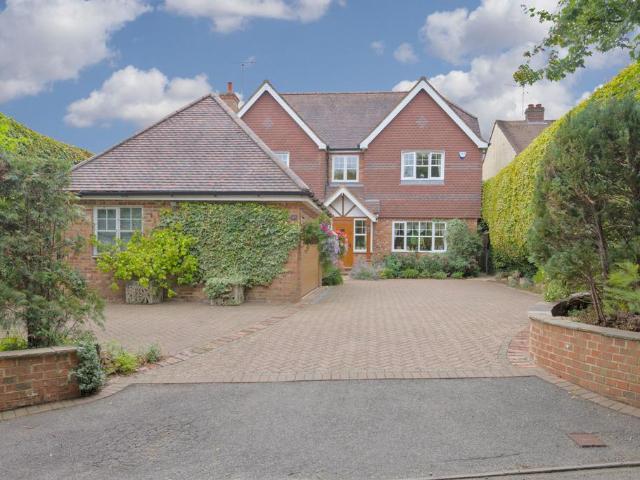 5 bedroom detached house for sale
