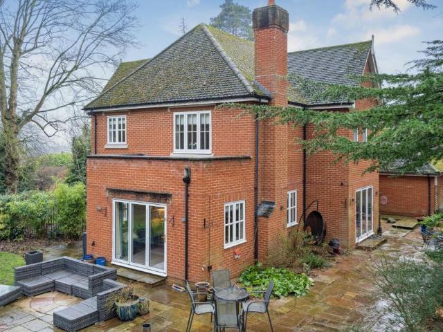 5 bedroom detached house for sale