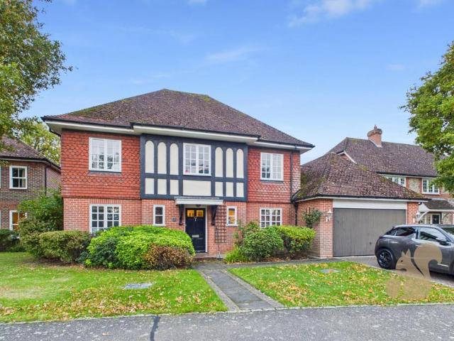 5 bedroom detached house for sale