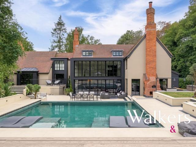 5 bedroom detached house for sale