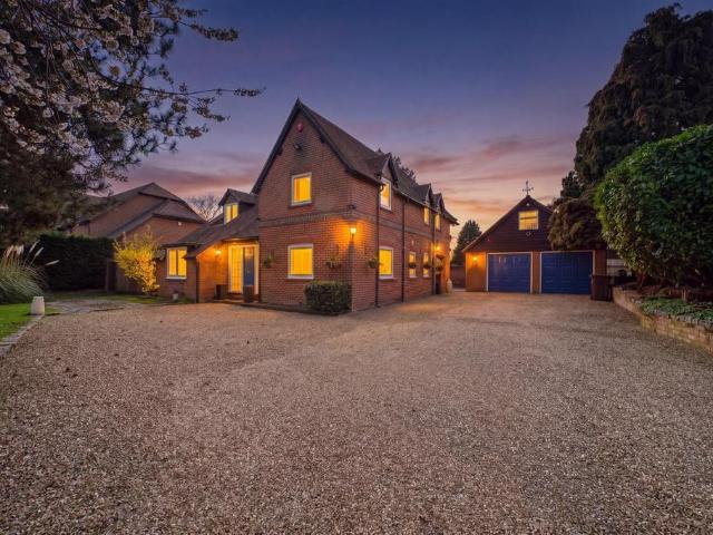 5 bedroom detached house for sale