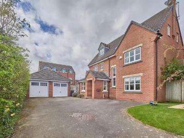 5 bedroom detached house for sale