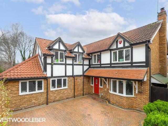 5 bedroom detached house for sale