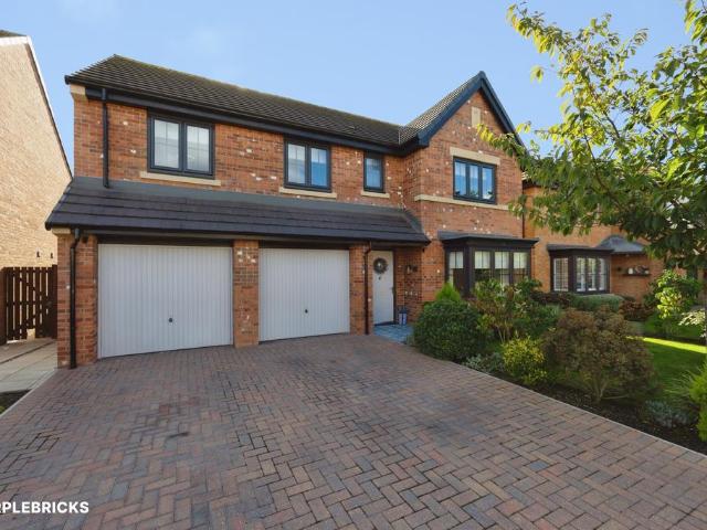 5 bedroom detached house for sale