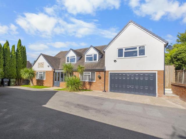 5 bedroom detached house for sale