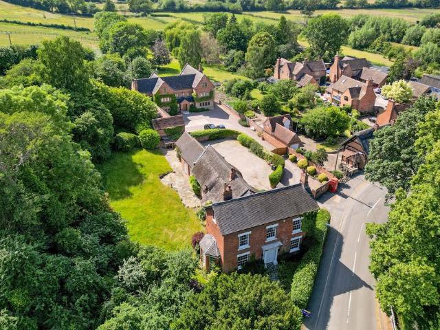 5 bedroom detached house for sale