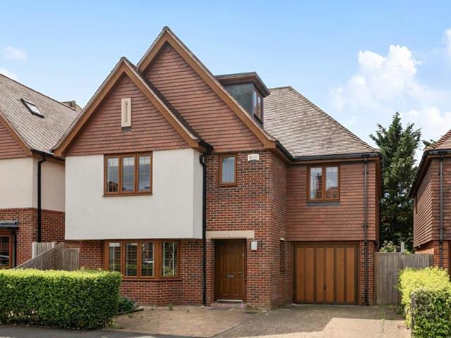 5 bedroom detached house for sale