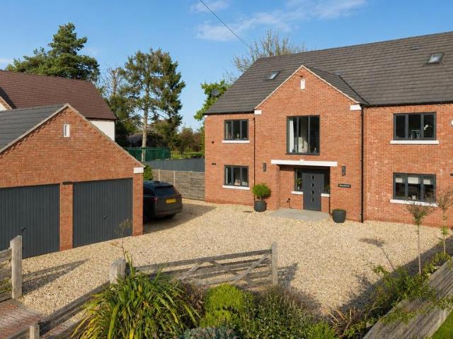 5 bedroom detached house for sale