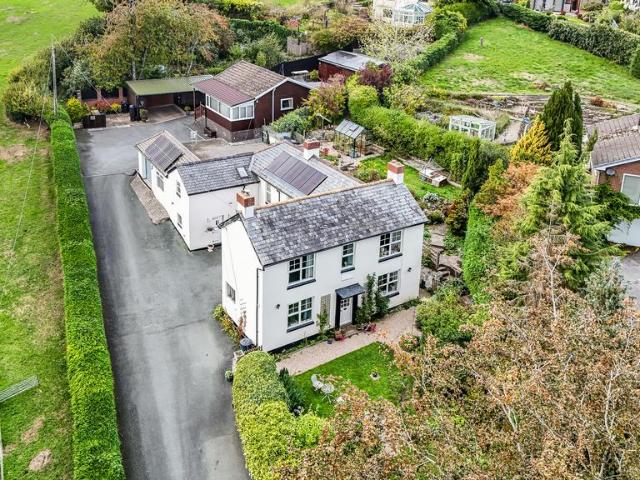 5 bedroom detached house for sale