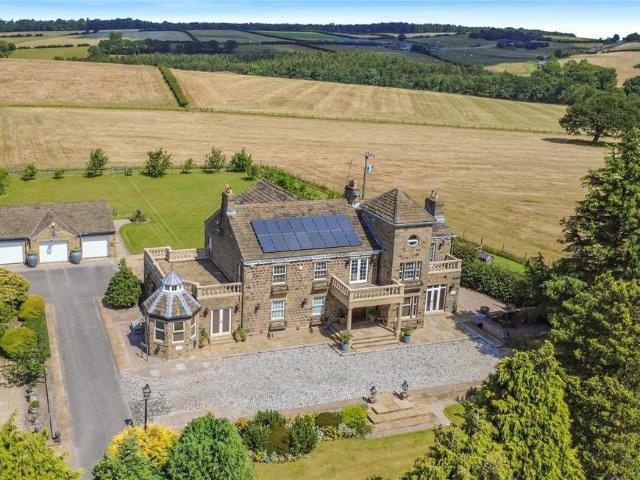 5 bedroom detached house for sale