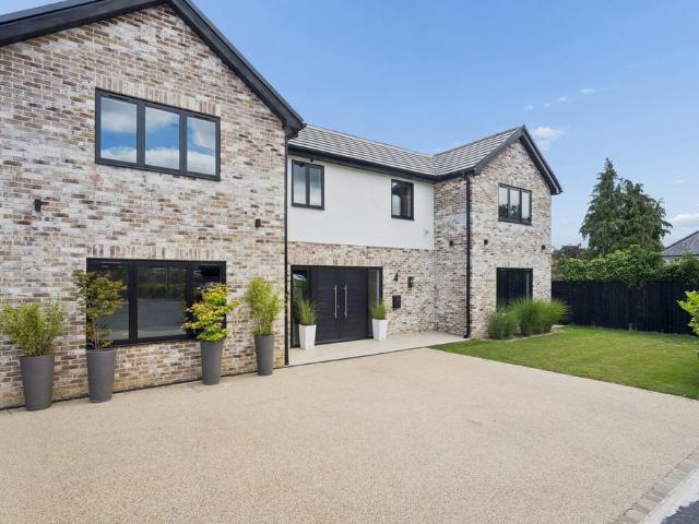 5 bedroom detached house for sale