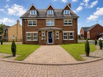 5 bedroom detached house for sale