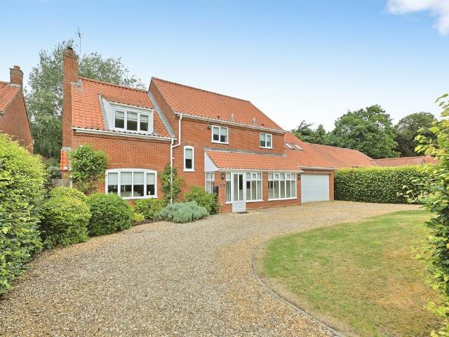 5 bedroom detached house for sale