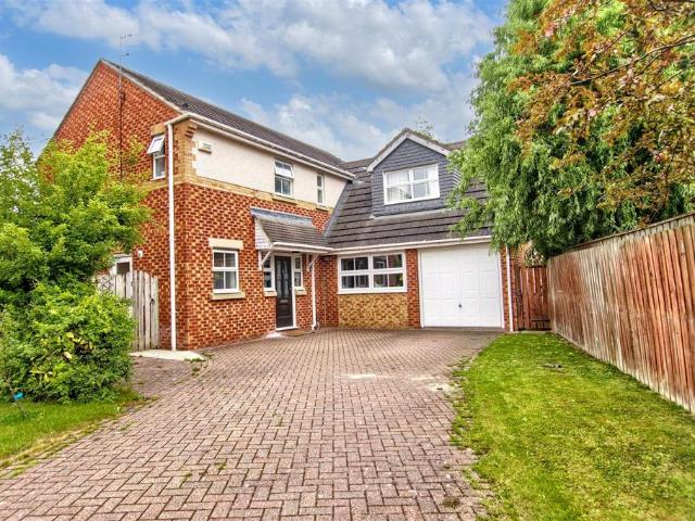 5 bedroom detached house for sale