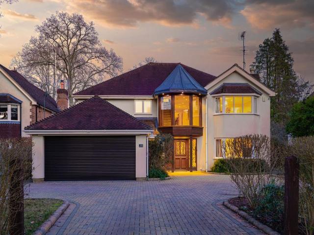 5 bedroom detached house for sale