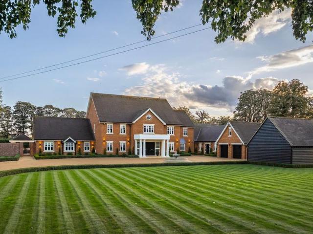 5 bedroom detached house for sale
