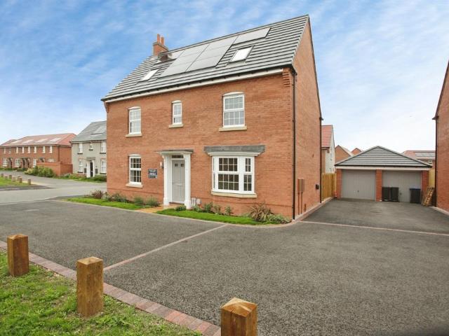5 bedroom detached house for sale