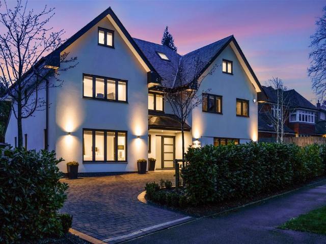 5 bedroom detached house for sale