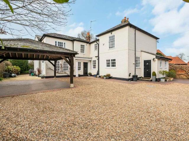 5 bedroom detached house for sale