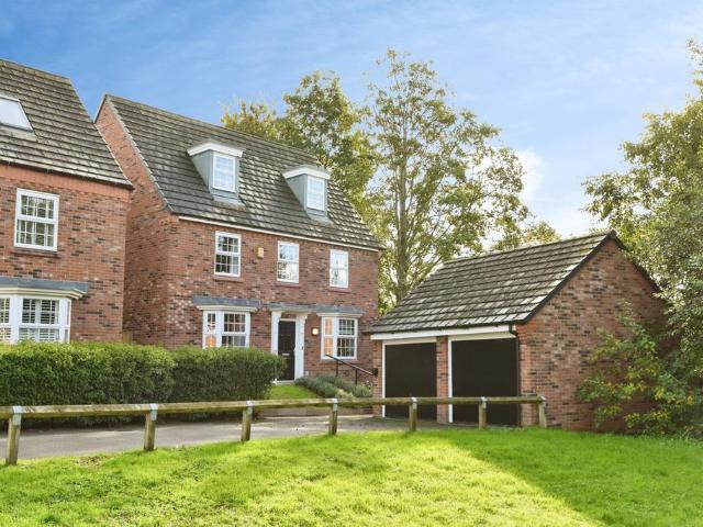 5 bedroom detached house for sale