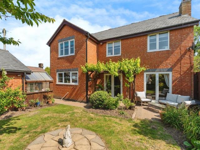 5 bedroom detached house for sale