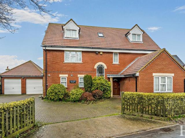 5 bedroom detached house for sale