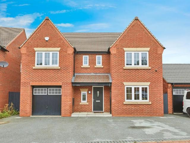 5 bedroom detached house for sale