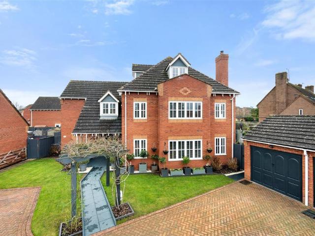 5 bedroom detached house for sale