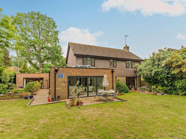 5 bedroom detached house for sale