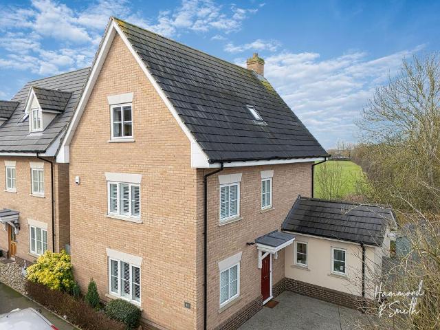 5 bedroom detached house for sale