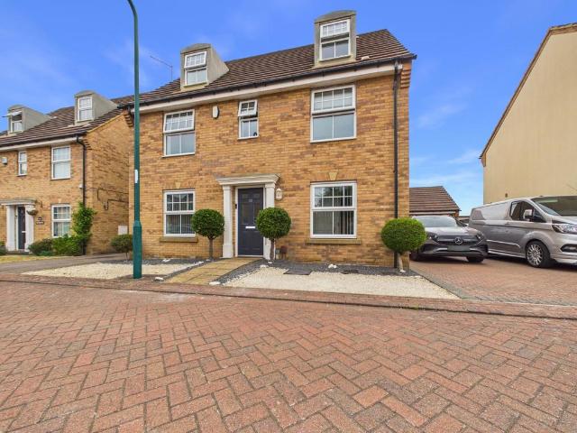 5 bedroom detached house for sale