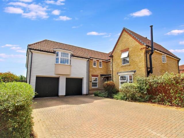 5 bedroom detached house for sale