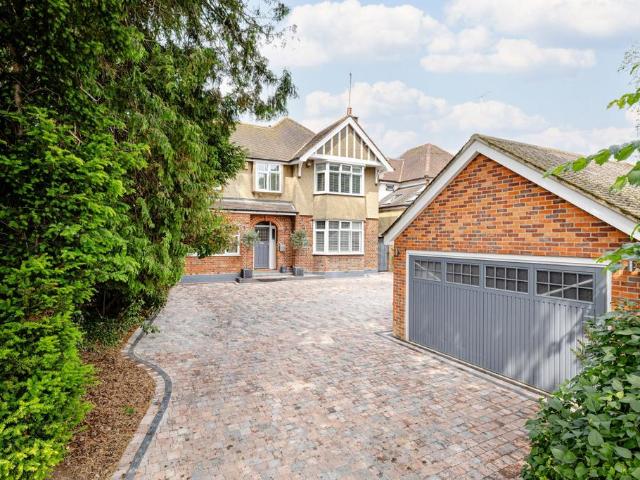 5 bedroom detached house for sale