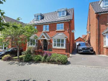 5 bedroom detached house for sale